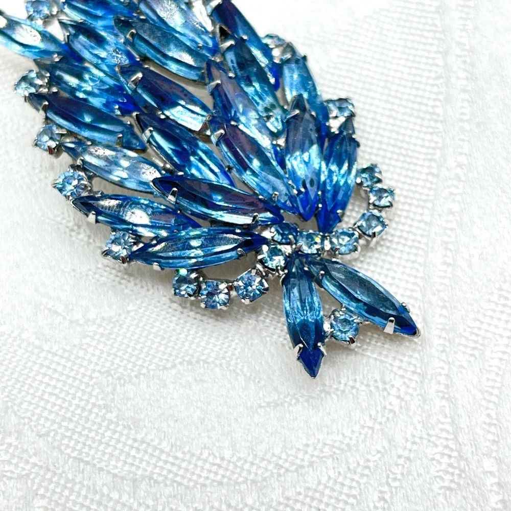 Vintage Blue Navette Marquise Rhinestones Silver Tone Leaf Bundle Brooch